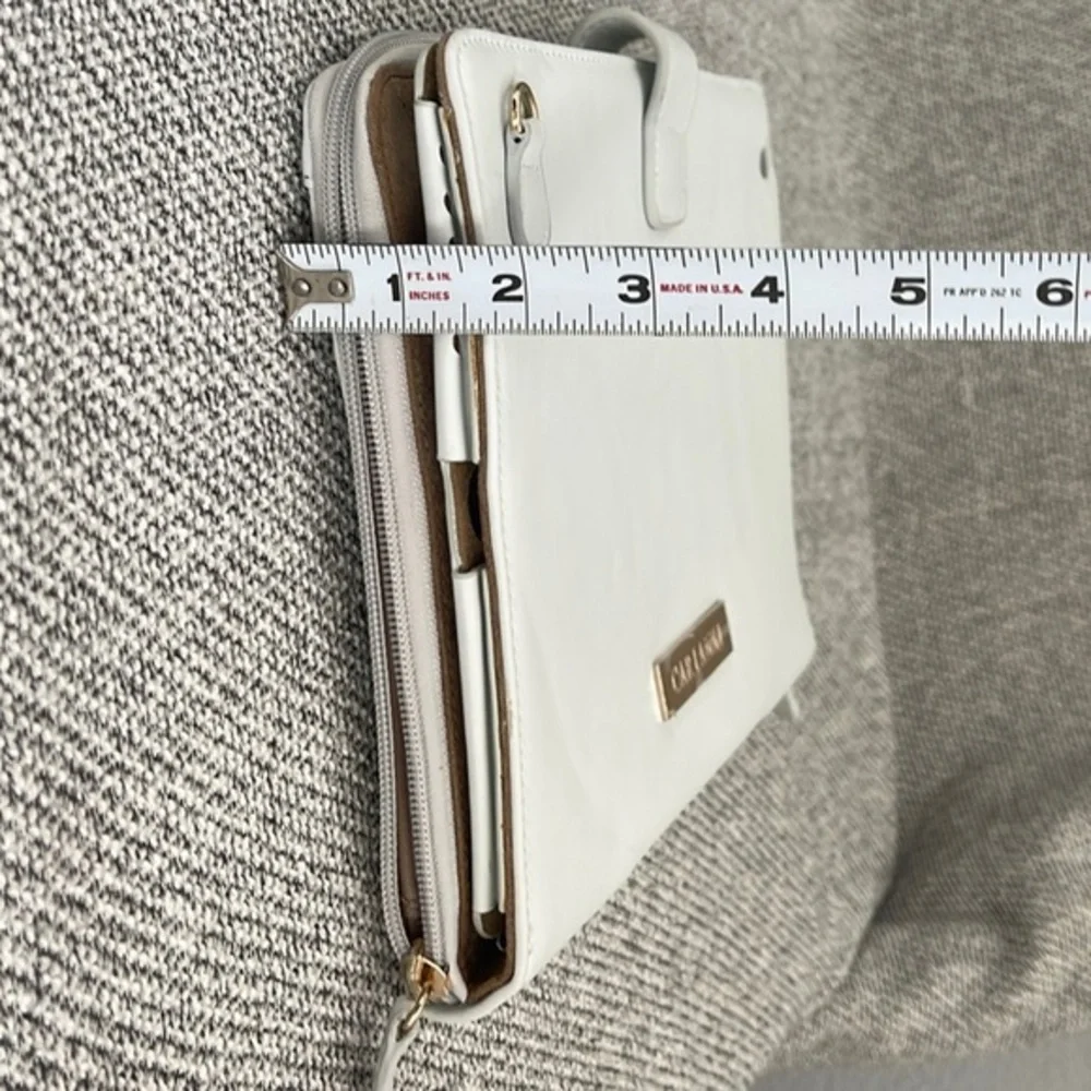 Carianni White IPad Case with Minimalist Design